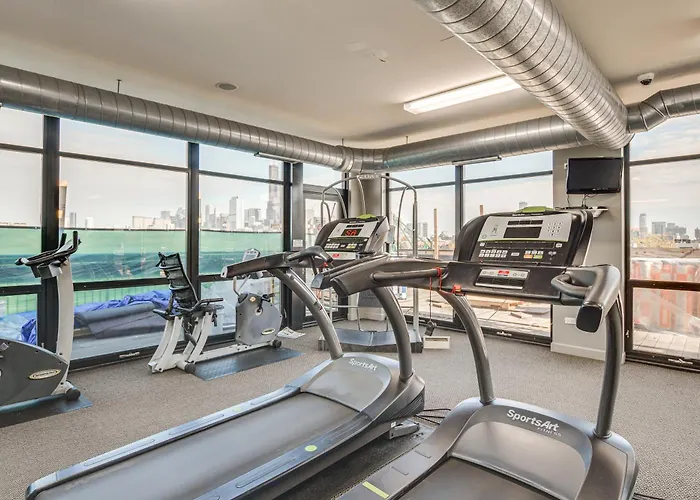 Extended Stay: Walk To Uic Campus & Train! * Chicago