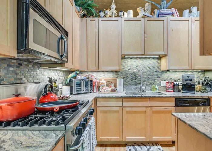 Extended Stay: Walk To Uic Campus & Train! *