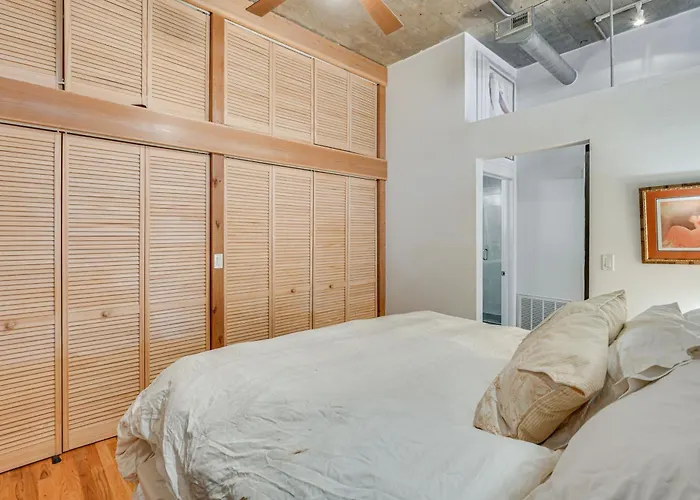 Extended Stay: Walk To Uic Campus & Train! *