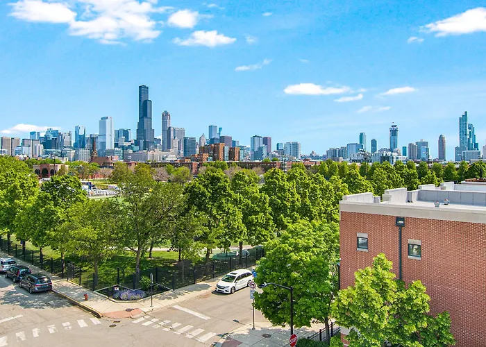 Extended Stay: Walk To Uic Campus & Train! *